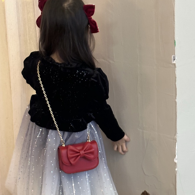 Popular children's small bag 2025 New Korean-style trendy pearl chain handbag, fashionable diamond-shaped single-shoulder crossbody bag Application Scenario