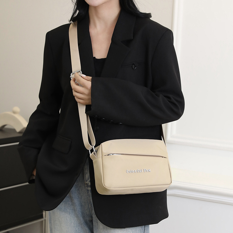 Colorful Fox's new crossbody bag for women, a simple and multi-layered Japanese style single-shoulder bag, a fashionable and casual horizontal mobile phone bag details Picture