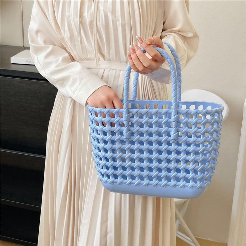 2025 Summer Hollowed-out woven jelly bag, hand-held vegetable basket bag, daily vacation and travel large capacity beach bag Application Scenario