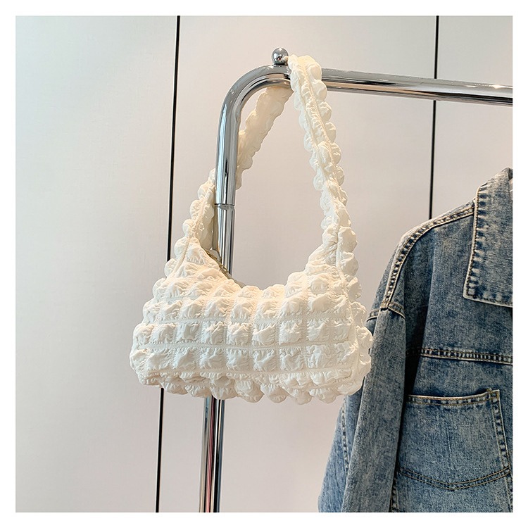 The 2024 new cute bubble single-shoulder bag for trendy women, the Korean-style simple underarm bag, and the versatile hand-held dumpling bag details Picture