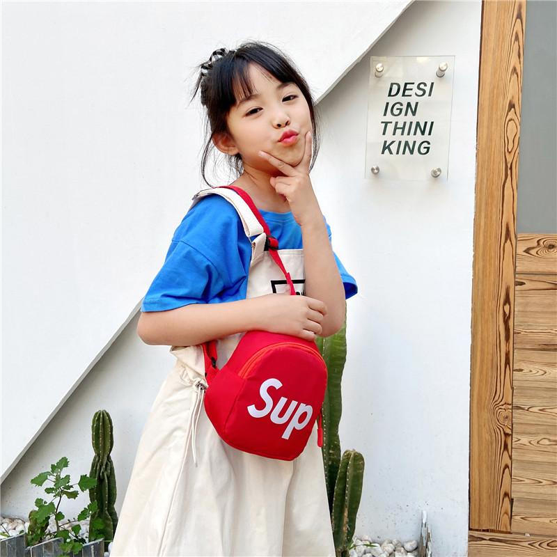 Korean children's chest bag 2021 Summer New Style cute and trendy boys' and girls' waist bag with simple letters, children's single-shoulder bag details Picture