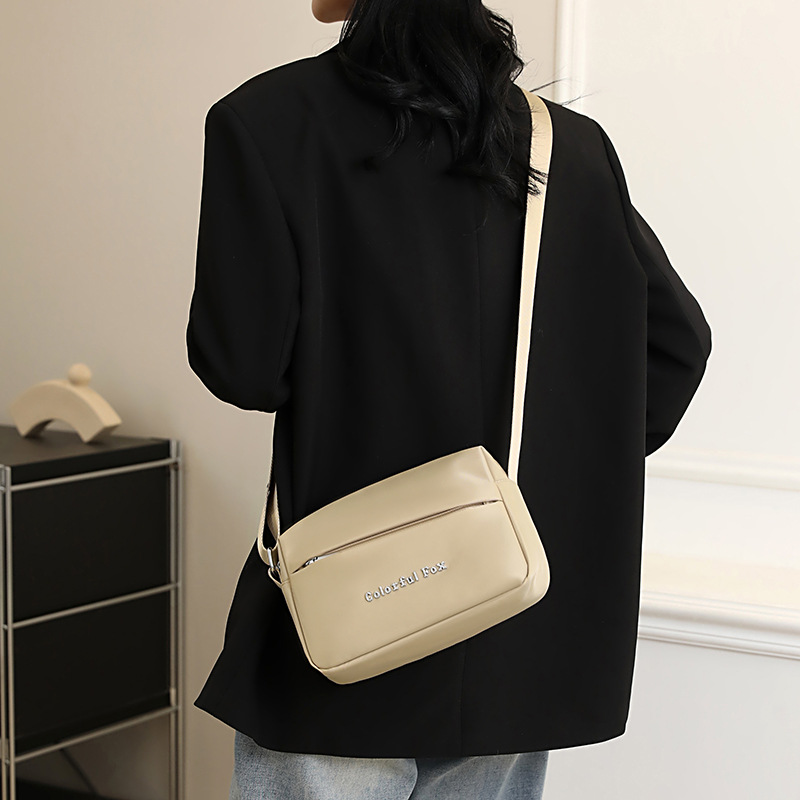 Colorful Fox's new crossbody bag for women, a simple and multi-layered Japanese style single-shoulder bag, a fashionable and casual horizontal mobile phone bag Specification drawing