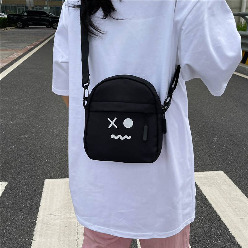Cartoon crossbody bag for girls 2025 New ins Korean style cute bag, Japanese style girl versatile student small bag for girls Application Scenario