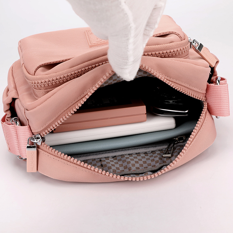 Colorful Fox Ladies' portable phone Bag, Japanese style simple multi-layer single-shoulder bag, fashionable and trendy crossbody bag Application Scenario