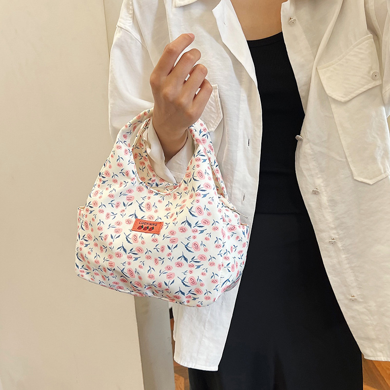 A new Japanese-style small floral print handbag for cross-border work and commuting, a large-capacity student lunch bag details Picture