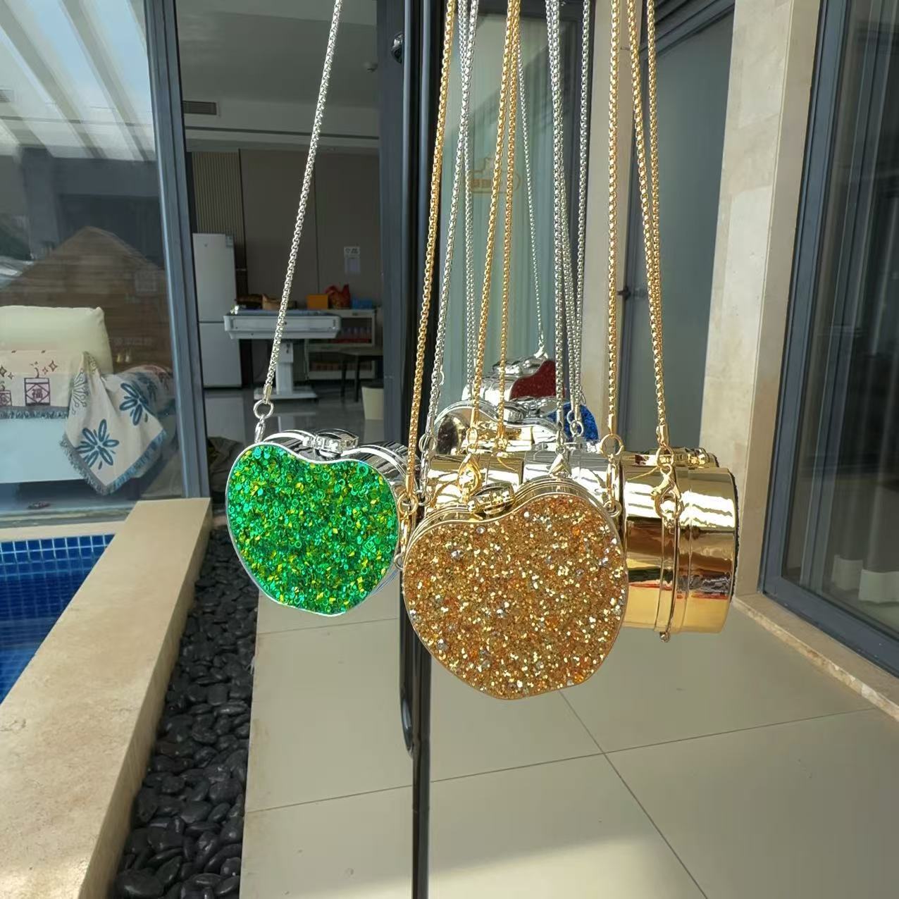 A new cross-border summer crossbody bag for women, featuring a fashionable and personalized mini coin bag with headphones and a single-shoulder chain box Application Scenario
