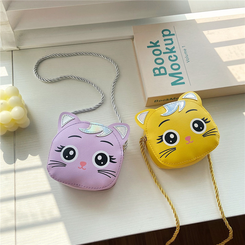Mini trendy children's mini crossbody bag for girls and princesses, fashionable, cute and stylish small pocket money bag for babies Application Scenario