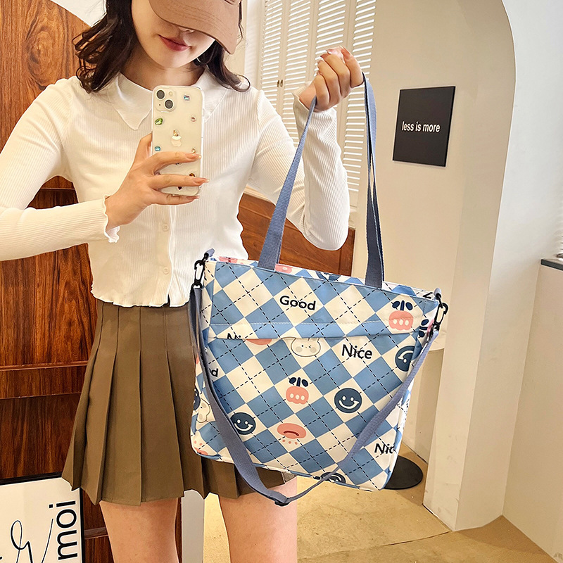 New nylon large-capacity hand-held student storage bag, cute cartoon outdoor bento bag, high appearance level single-shoulder women's bag details Picture