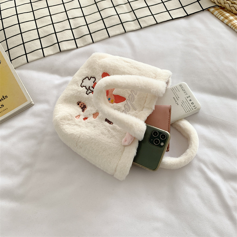 2022 New Japanese and Korean style cute plush embroidered cartoon fur bag Soft girl heart handbag for women Application Scenario