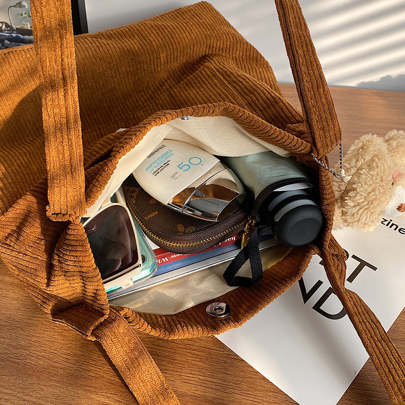 Japanese-style casual and artistic handbag, ins letter-embroidered canvas shopping bag, trendy and fashionable corduroy single-shoulder bag Application Scenario