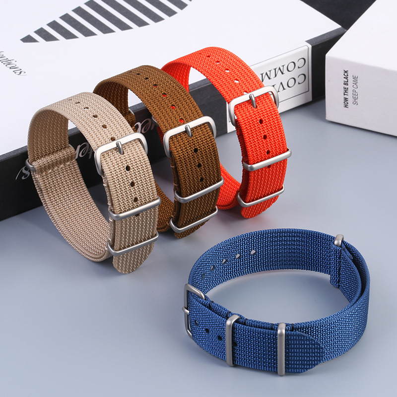 Seven-color stock, one-piece consignment, including lugs, solid color woven nylon watch strap, 18-22mm over nylon watch strap Application Scenario