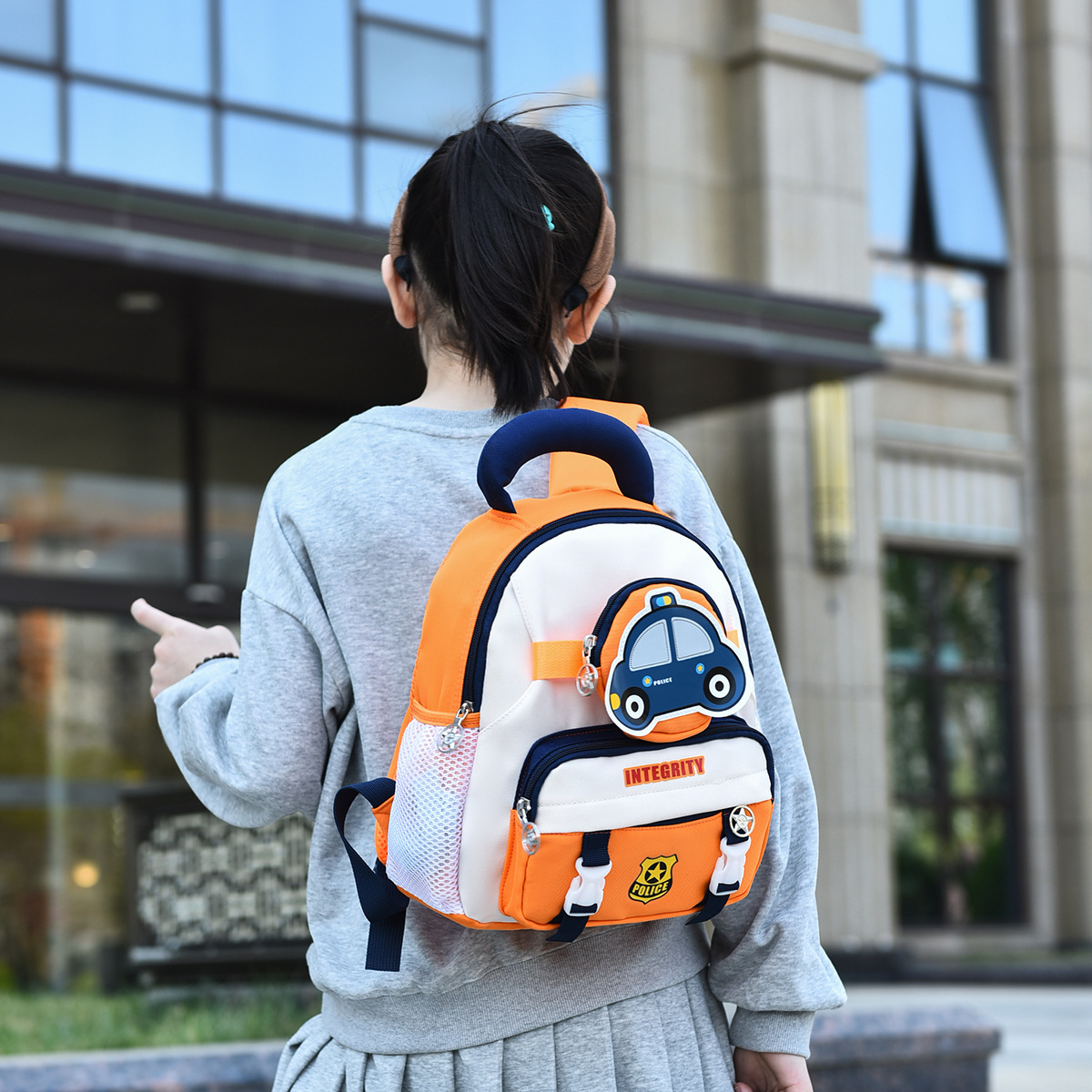 Lightweight kindergarten small schoolbags, cartoon cars, boys' casual outings, girls' rabbits, 2-4 years old backpacks Application Scenario