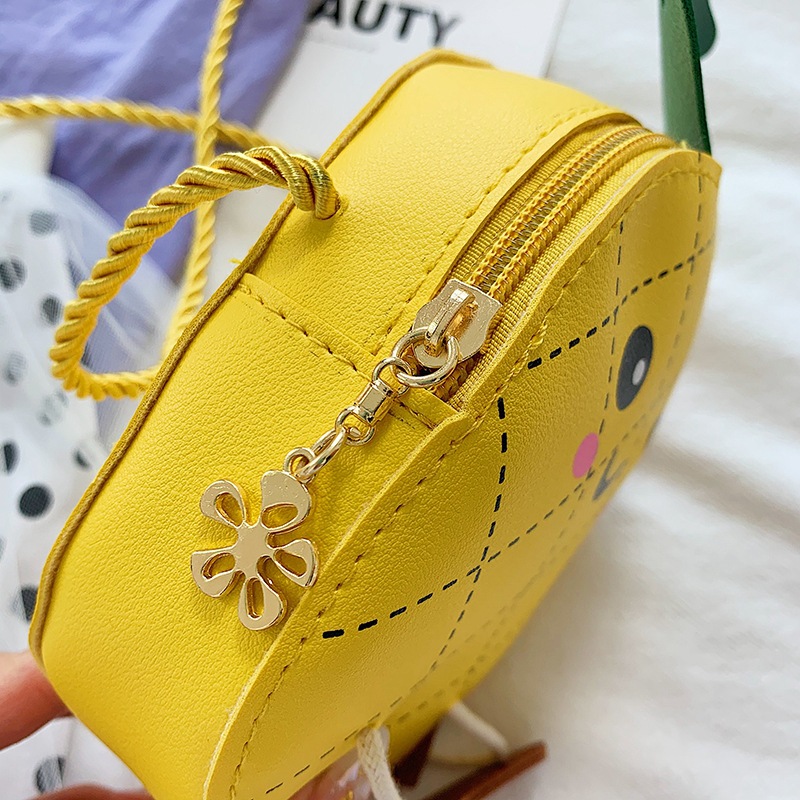 New cute pineapple children's bag, little girl crossbody bag, fashionable cartoon single-shoulder bag, baby accessories, coin purse Application Scenario