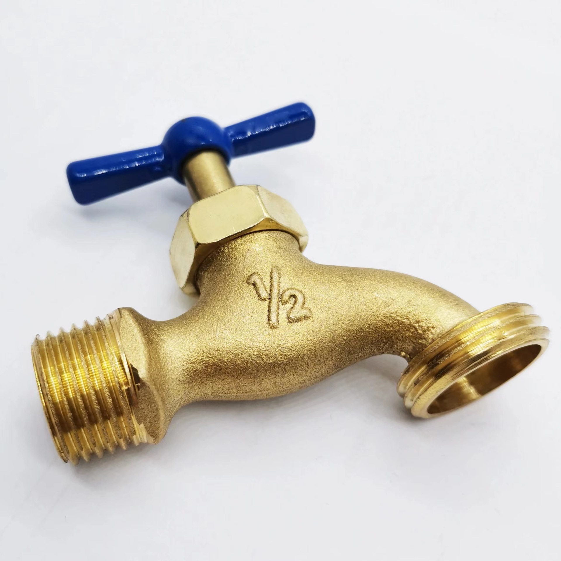 South American exclusive copper body slow-opening 4-inch faucet, outdoor garden faucet, 1/2*3/4 high-flow washing machine faucet Application Scenario