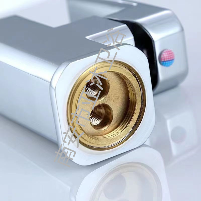Cross-border square flat tube seven-shaped kitchen faucet, rotatable cold and hot kitchen sink faucet Application Scenario