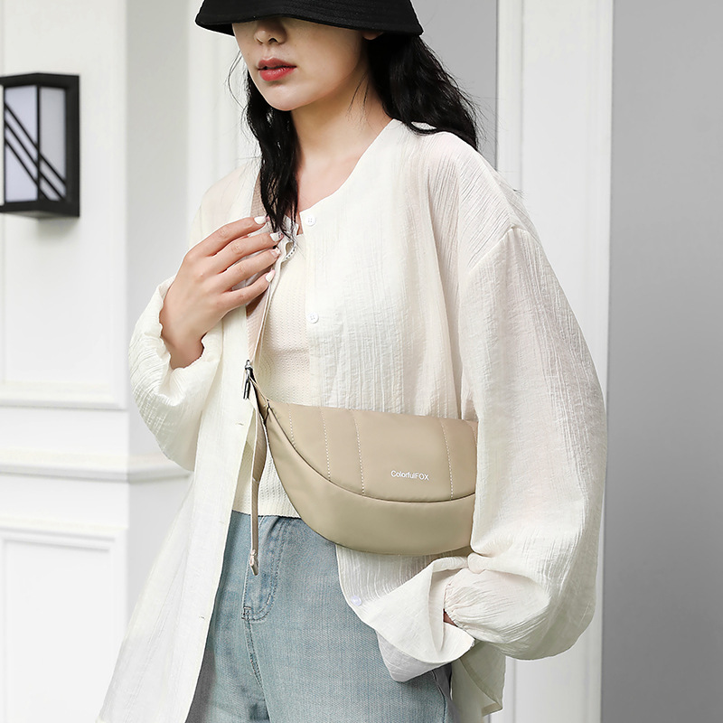 Colorful Fox Korean version designer single-shoulder bag for women, fashionable and trendy single-shoulder bag, versatile and simple women's bag details Picture