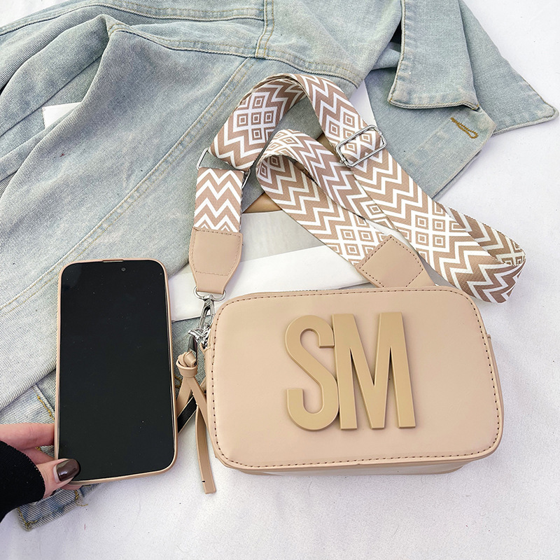 A new large-capacity, trendy and versatile women's bag, a casual, single-shoulder, small square bag with a wide shoulder strap and letter-shaped crossbody bag Application Scenario