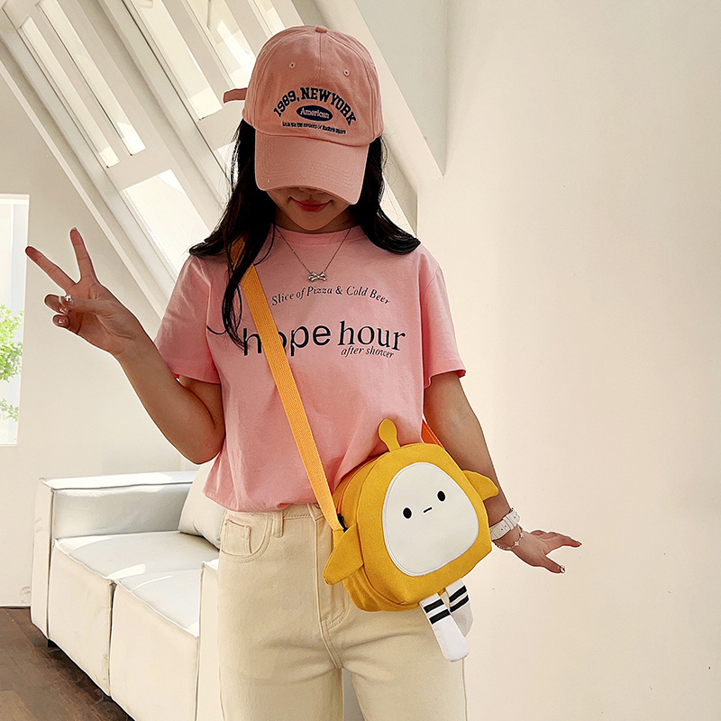 Spring new cute egg doll party bag, cartoon large-capacity canvas crossbody bag, trendy and stylish girls' single-shoulder bag details Picture