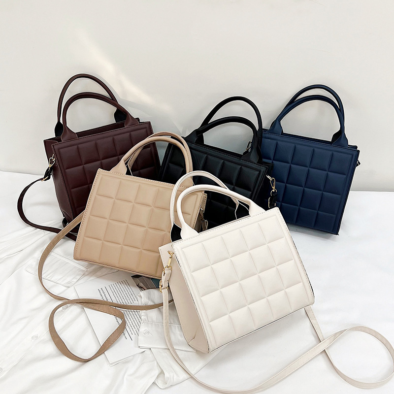 Large-capacity fashionable tote bag for women, new spring and summer style, versatile and trendy, diamond-shaped handbag, simple crossbody bag wholesale full figure