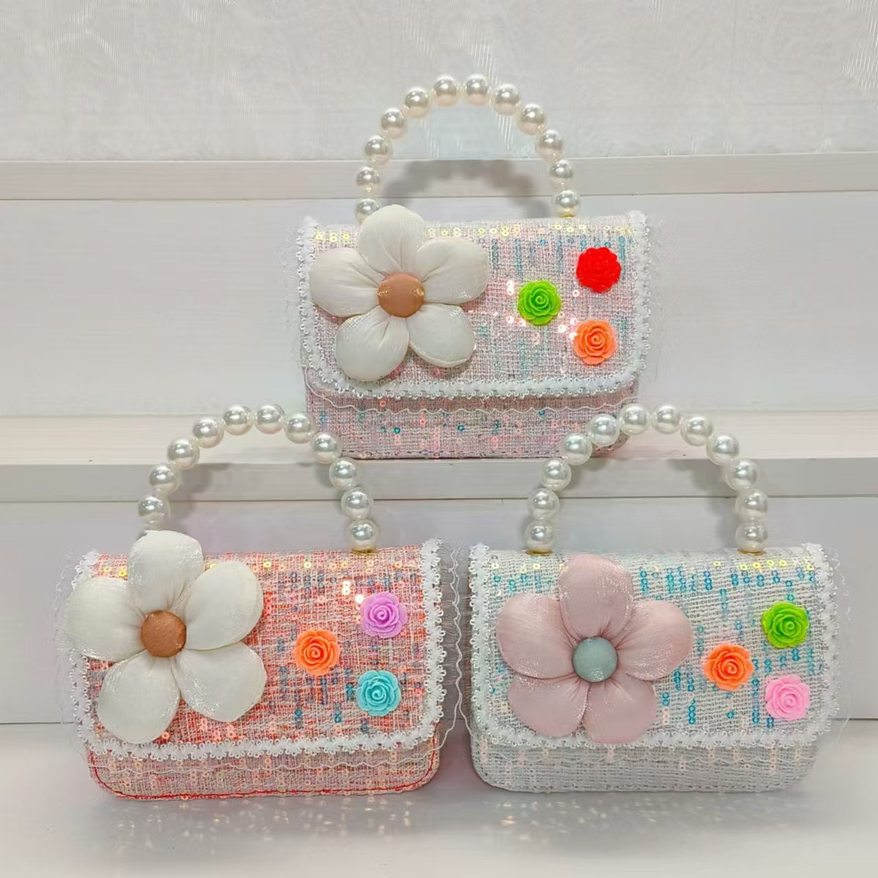 Princess bag, pearl handbag, single-shoulder crossbody bag, loose change accessory bag, small square bag, chain bag, girl's lucky money bag Application Scenario
