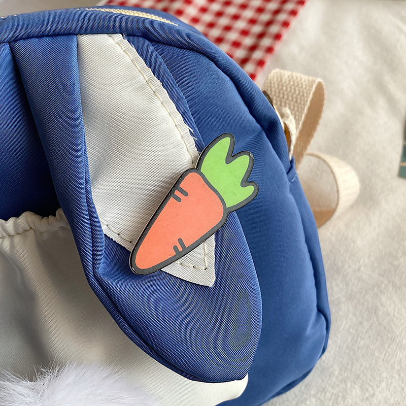 A new 2022 spring collection of fashionable, cute, trendy and unique rabbit color contrast simple and fresh single-shoulder crossbody bag for young girls Application Scenario