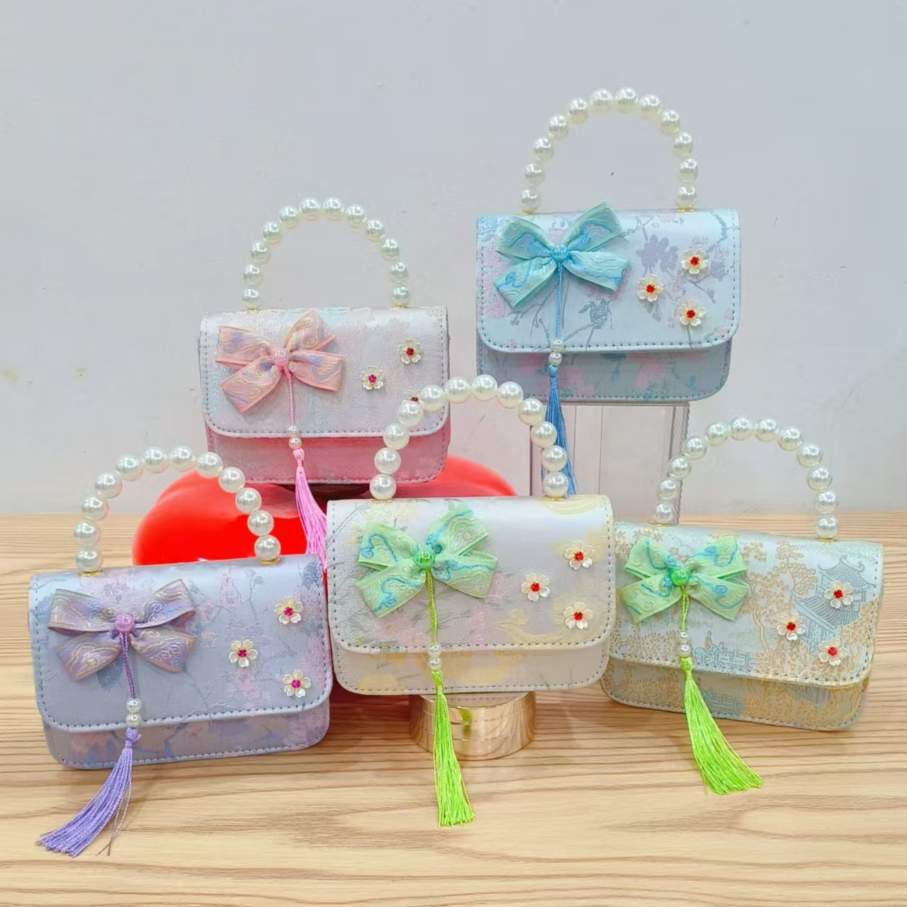 Cute pearl bow children's bag, new ancient-style tassel handbag, stylish colorful diamond-encrusted single-shoulder bag full figure