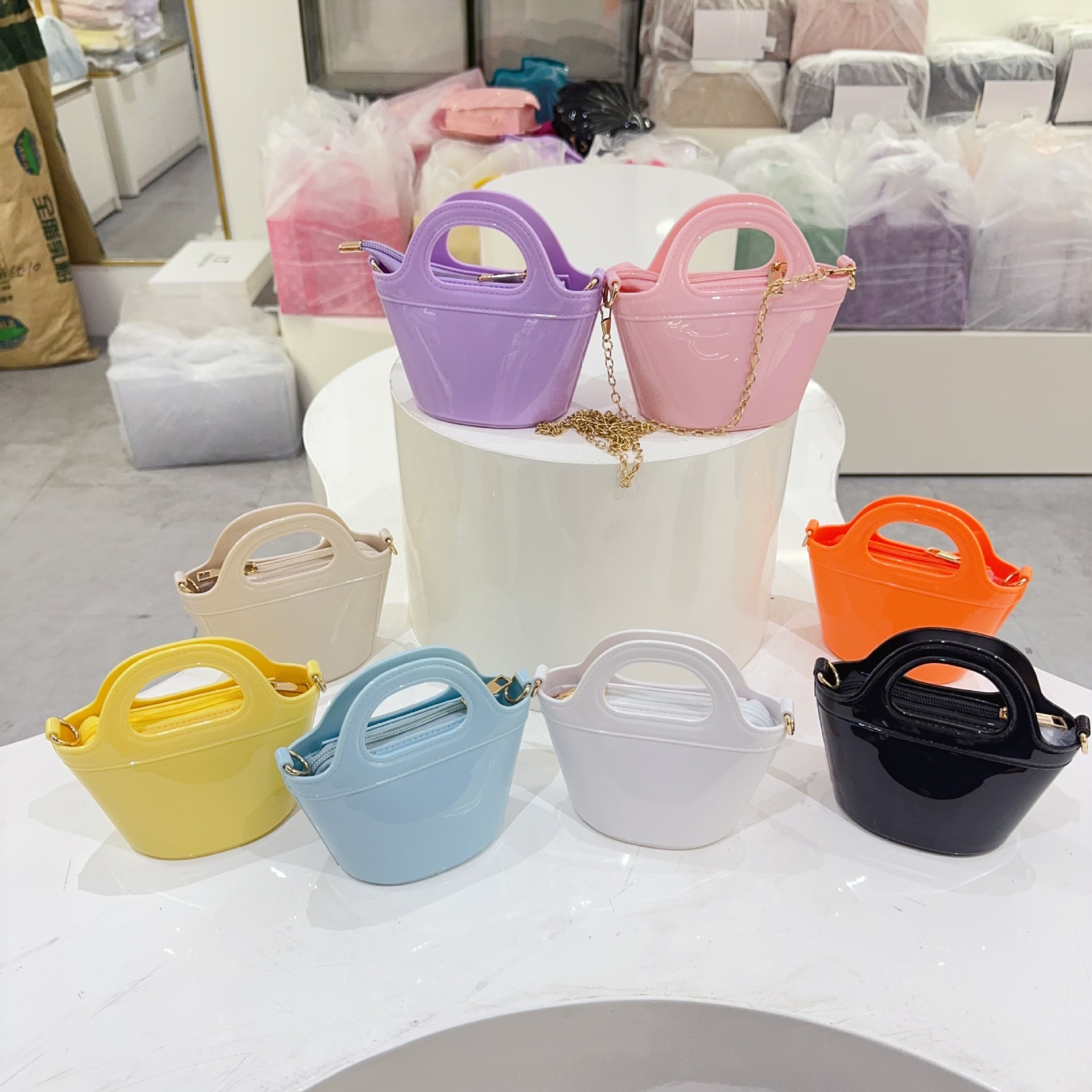 A trendy and highly popular handbag for women in 2025, a stylish and versatile chain jelly bag, a best-selling single-shoulder crossbody bag full figure