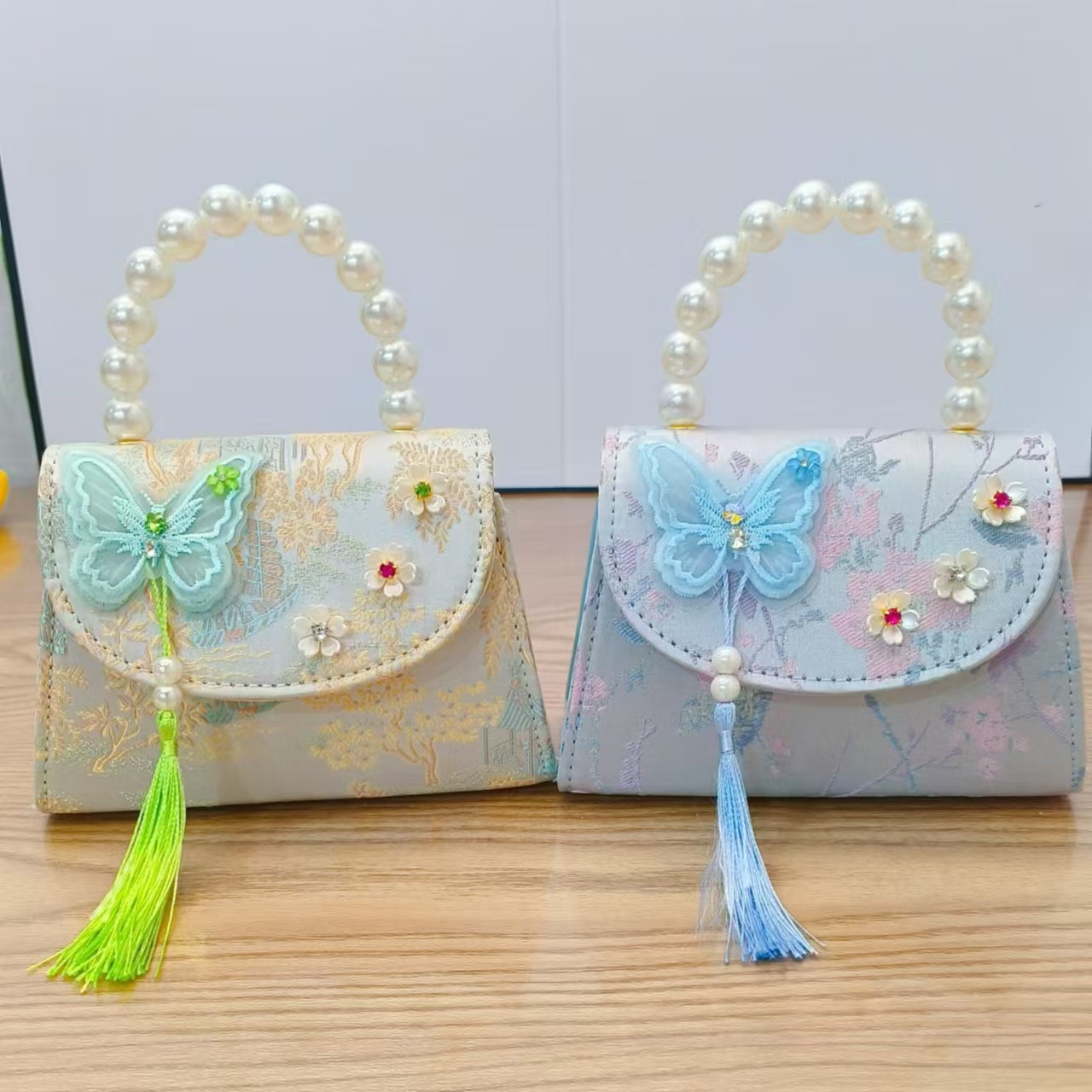 Chinese-style bow princess bag, pearl tassel hand-held shoulder bag, Children's Day gift for girls, Hanfu accessory bag Application Scenario