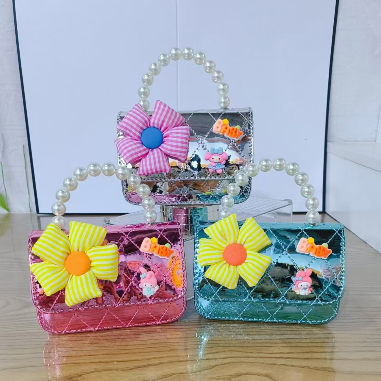 Cartoon pearl hand-held crossbody bag, girl's coin purse, flower laser, Children's Day gift for girls, chain small square bag full figure
