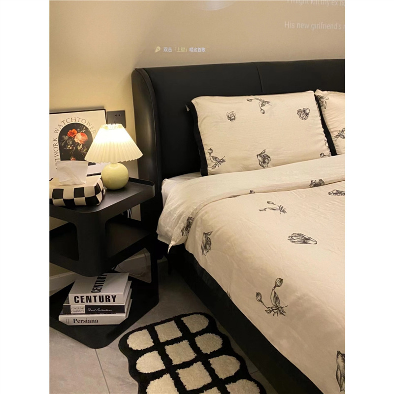 Modern and simple iron bedside table, small bedside storage rack, light luxury living room sofa, side table and side cabinet, creative coffee table Application Scenario