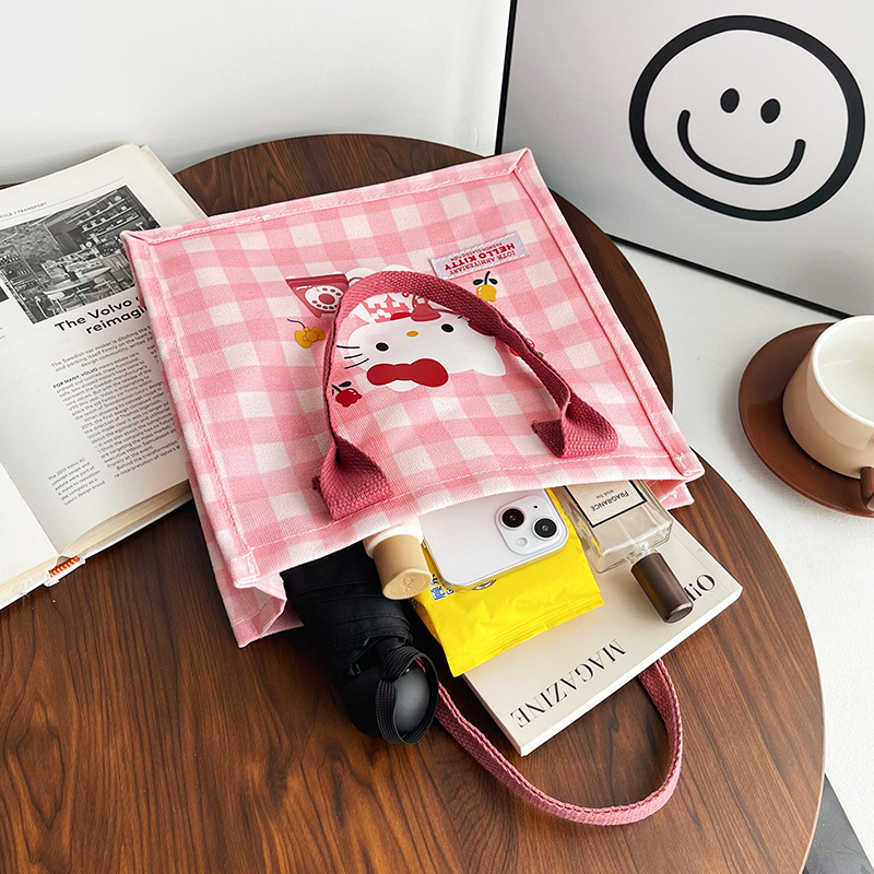 Cute cartoon cat canvas bag 2025 new style large-capacity simple and convenient tote bag with fashionable printing Application Scenario