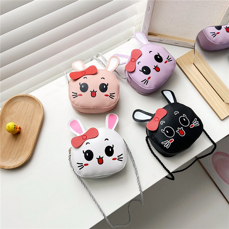 Round bag, children's backpack, trendy boy cartoon, 3-year-old and 2-year-old crossbody bag, cute strawberry, fashionable and casual details Picture