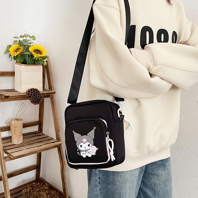Cartoon cute men's and women's crossbody bag 2024, high appearance level, fashionable and trendy, large-capacity single-shoulder bag, casual storage bag Application Scenario