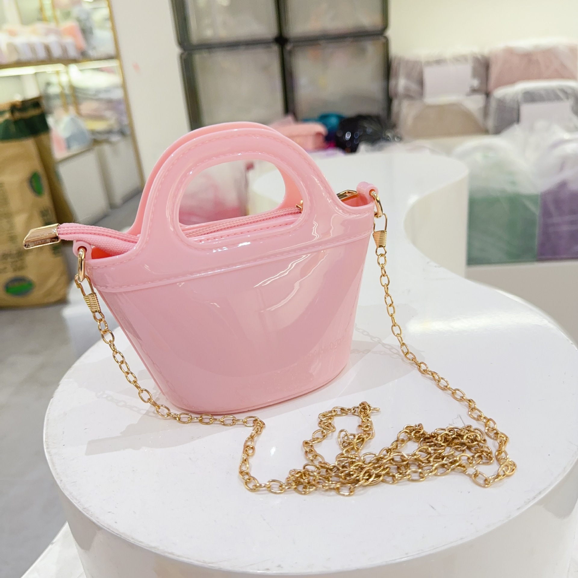 A trendy and highly popular handbag for women in 2025, a stylish and versatile chain jelly bag, a best-selling single-shoulder crossbody bag Item Picture