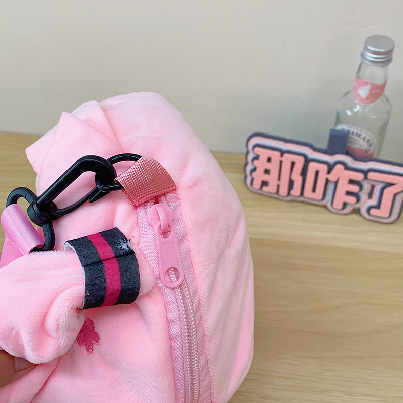 New large-capacity plush toy bags, student crossbody bags for girls in the 2D cute single-shoulder style Application Scenario