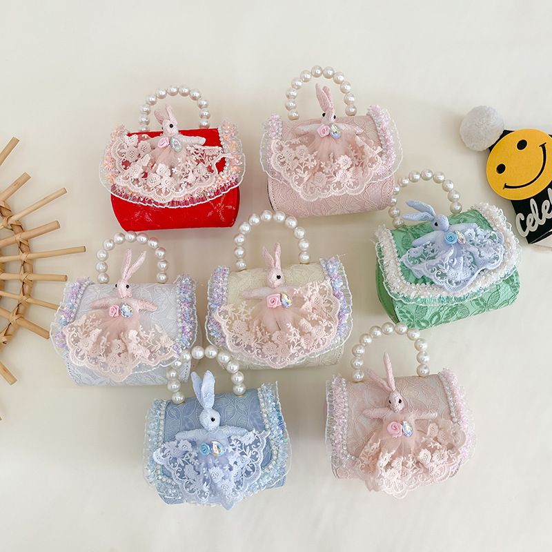 The 2025 new children's bag, a fashionable little chanel-style pearl princess bag, is a cute single-shoulder crossbody bag for little girls full figure