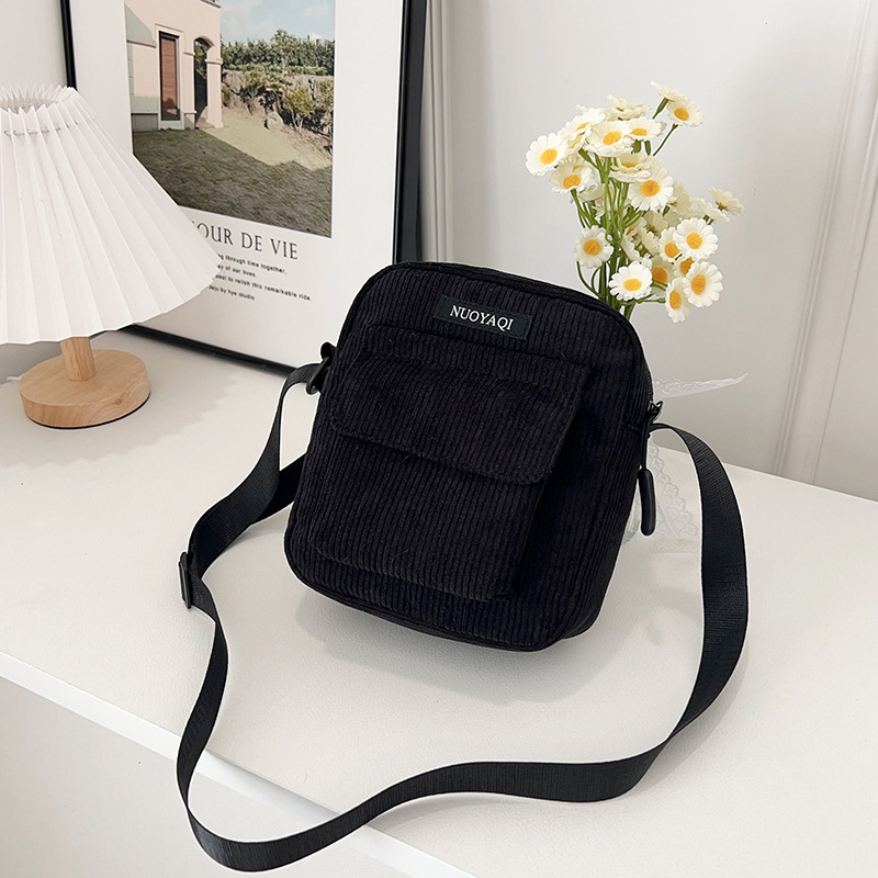 2025 New high-quality corduroy small square bag, fashionable, casual and versatile small shoulder bag, spring trend letter bag details Picture