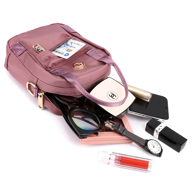 Colorful Fox's new Korean version of fashionable and trendy single-shoulder bag, portable commuting phone crossbody bag Application Scenario
