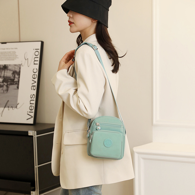 New women's casual Oxford fabric lightweight single-shoulder bag, fashionable and simple, multi-color crossbody bag, large-capacity travel bag Application Scenario