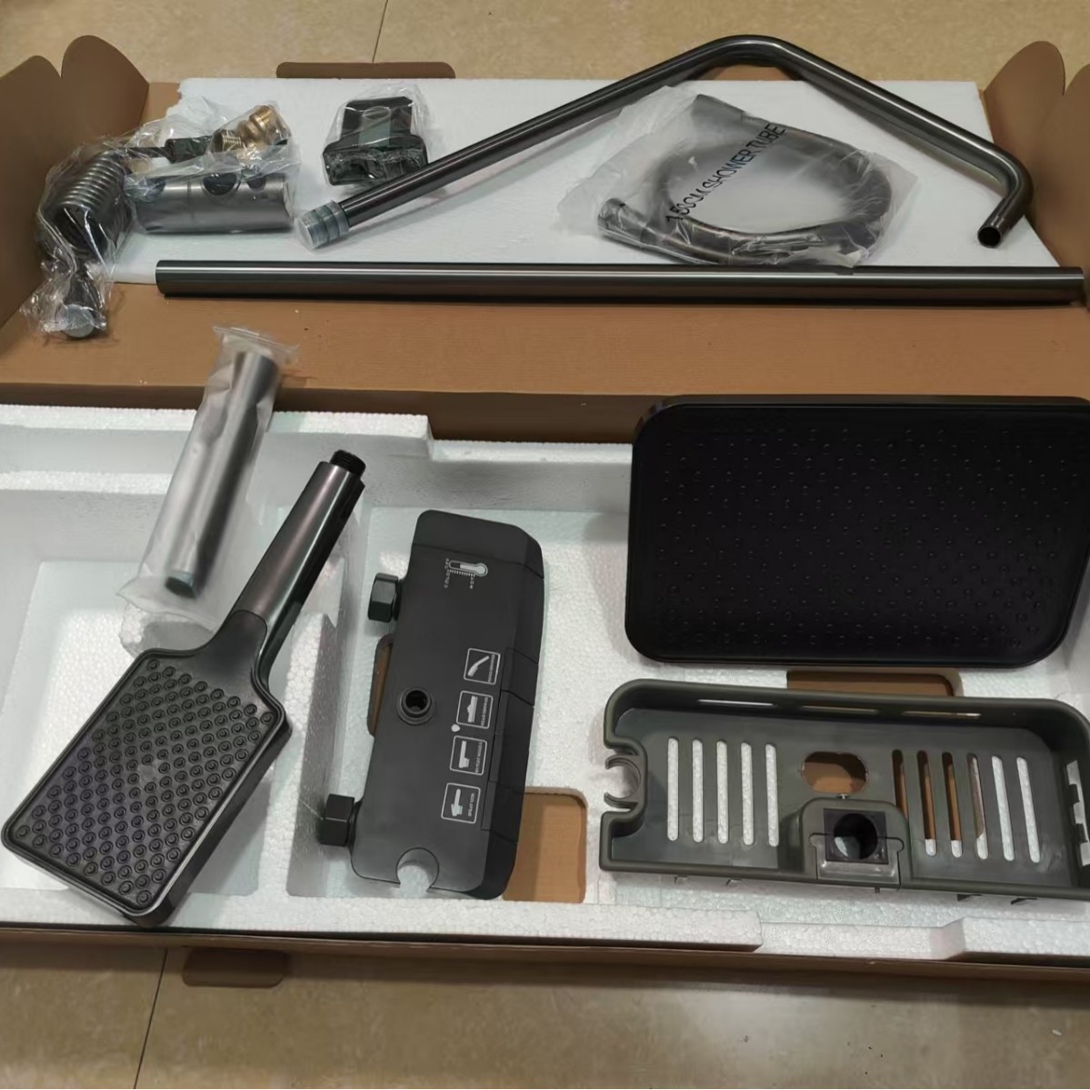 Factory price gun, grey space aluminum aircraft carrier, piano key, four-speed set, booster spray gun, engineering hotel rental room Item Picture