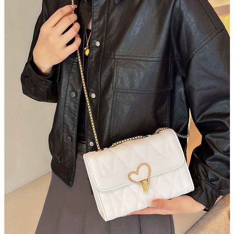 2025 Summer New embroidered thread bag, shoulder bag, crossbody bag, women's bag, pu bag, diamond-shaped bag, Chanel style Application Scenario