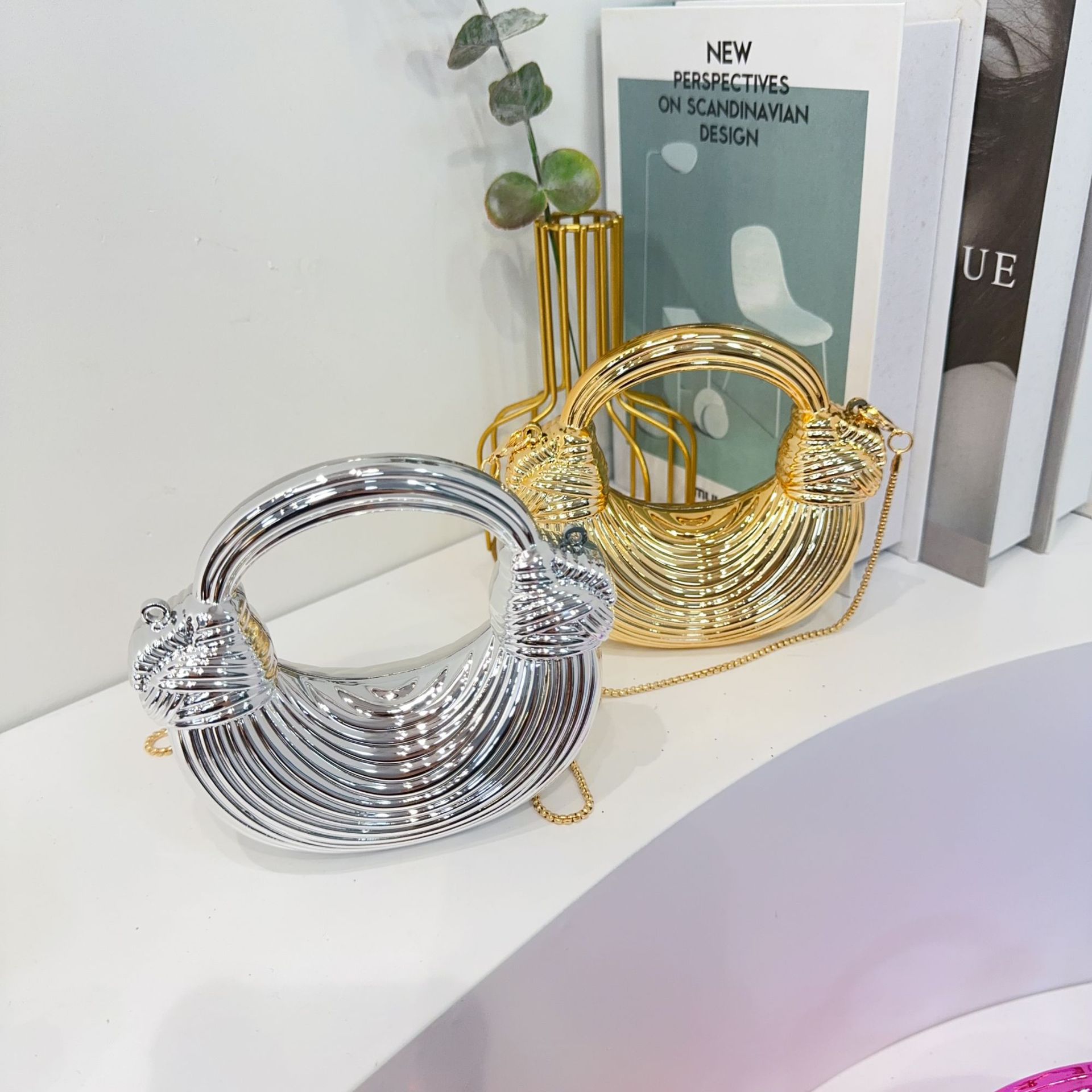 Cross-border foreign trade acrylic high-end ramen Dumpling Bag 2025 New cross-border fashionable diamond-shaped hand-carried chain bag Application Scenario