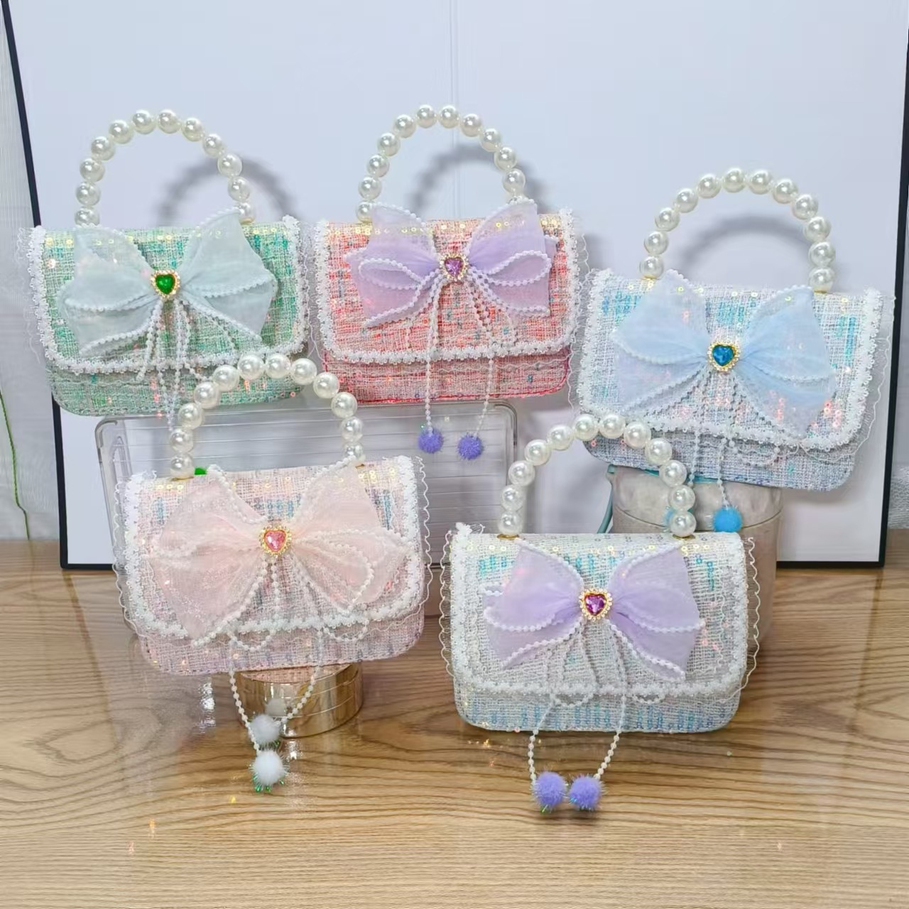 Bow princess bag, pearl handbag, chain crossbody children's bag, Chanel-style girl's single-shoulder bag, girl's gift full figure