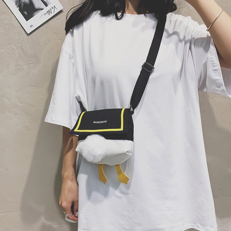 Cute little bag, 2020 New trendy ins Japanese Harajuku girl crossbody bag, student fashion cartoon canvas bag Application Scenario