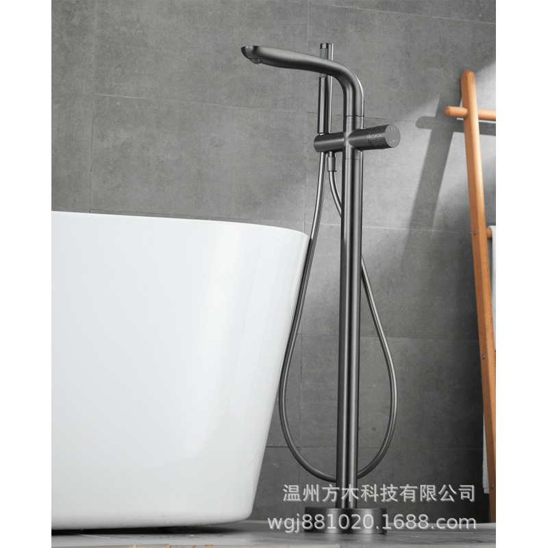 Black chrome-plated brushed gold gun gray floor-standing single-handle double-control ceramic valve core hot and cold water faucet, wooden bucket bathtub, showerhead full figure