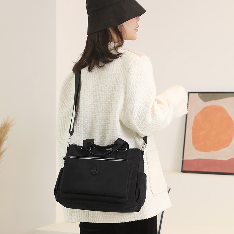 Colorful Fox Lady's new fashionable and trendy single-shoulder bag, multi-layer water-resistant nylon backpack, casual and sporty crossbody bag details Picture