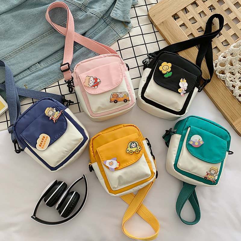 Children's crossbody bag, fashionable small bag, trendy boys' cute cartoon canvas bag, stylish and individual single-shoulder little girl bag full figure
