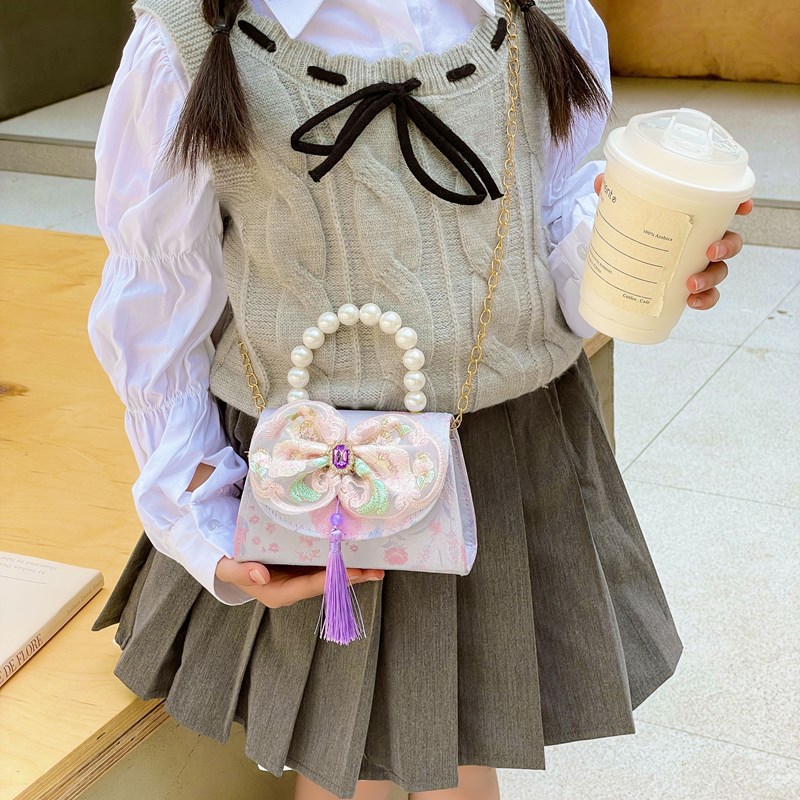 Cute pearl bow children's bag, new ancient-style tassel handbag, traditional Chinese style colorful diamond-encrusted single-shoulder bag details Picture