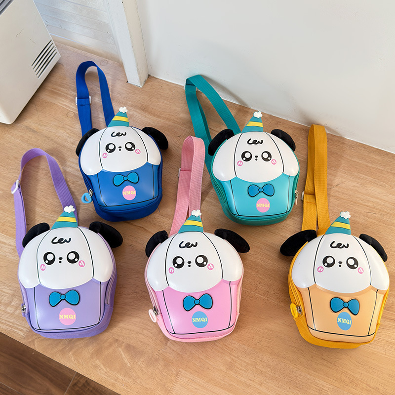 The new children's chest bag features a cute panda and a niche design. The single-shoulder bag for boys and girls is fashionable and trendy in spring. The crossbody bag trend is trendy full figure