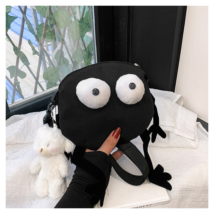 2025 Summer New internet-famous canvas small backpack, playful duck-bottom single-shoulder bag, fashionable and casual crossbody bag, fabric bag Application Scenario